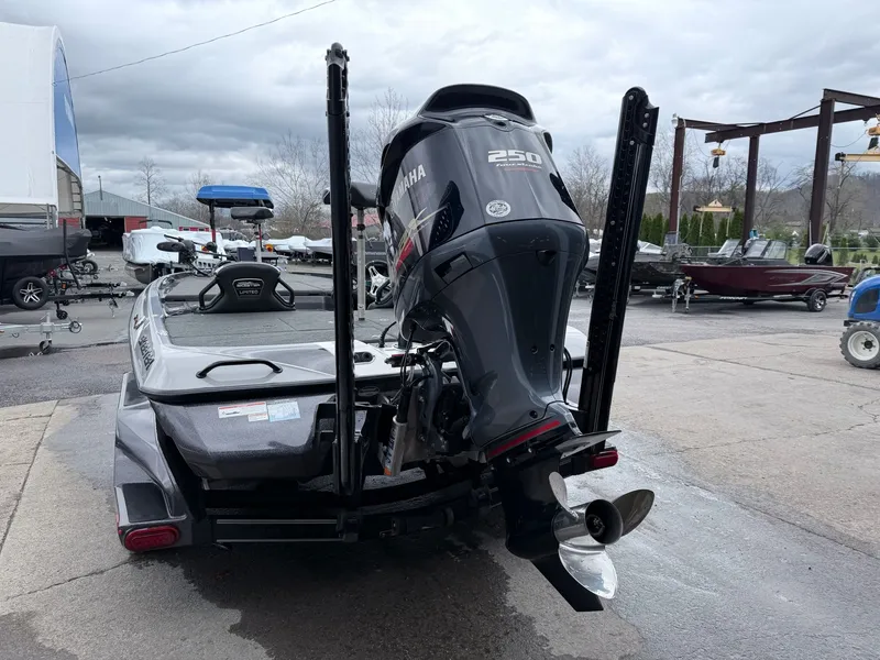 Slide: The Image of Skeeter FXR 21LE 2021 - 18