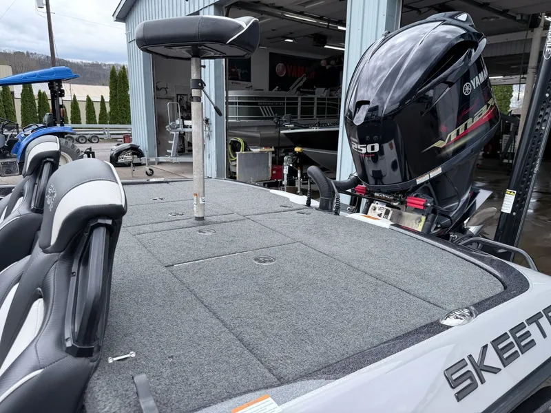 Slide: The Image of Skeeter FXR 21LE 2021 - 22