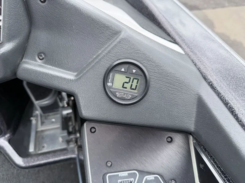 Slide: The Image of Skeeter FXR 21LE 2021 - 23