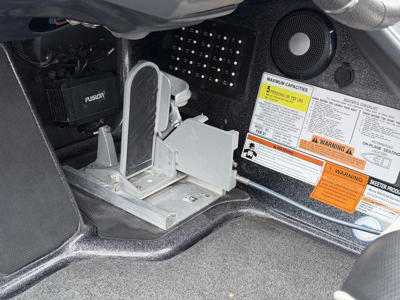 Slide: The Image of Skeeter FXR 21LE 2021 - 25