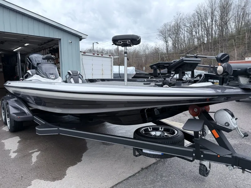 Slide: The Image of Skeeter FXR 21LE 2021 - 26