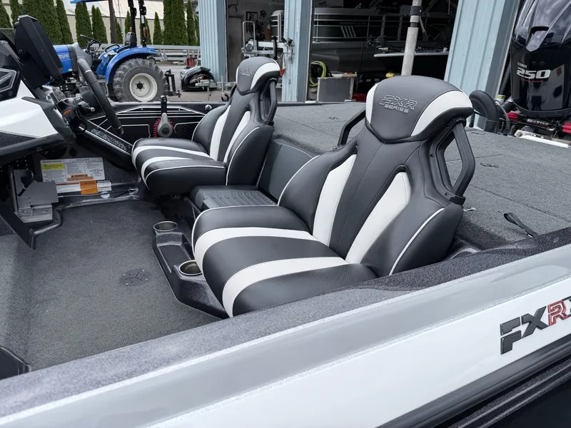 Slide: The Image of Skeeter FXR 21LE 2021 - 28