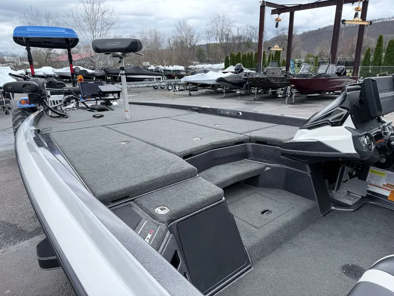 Slide: The Image of Skeeter FXR 21LE 2021 - 31