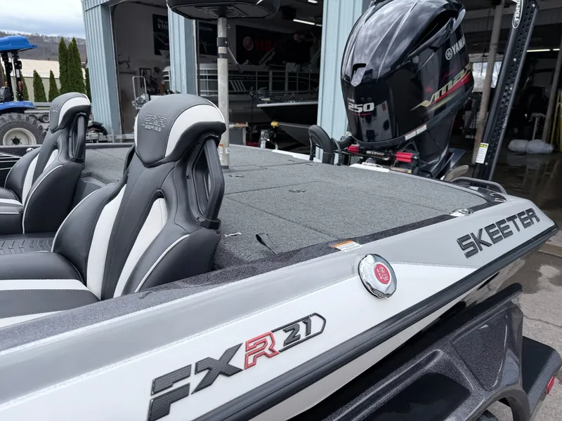 Slide: The Image of Skeeter FXR 21LE 2021 - 38