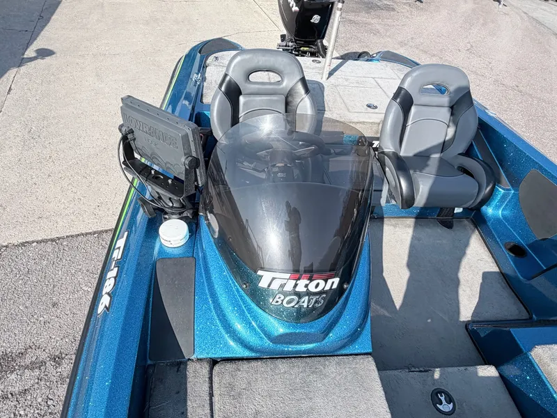 Slide: The Image of Triton Tr-186 2007 - 14