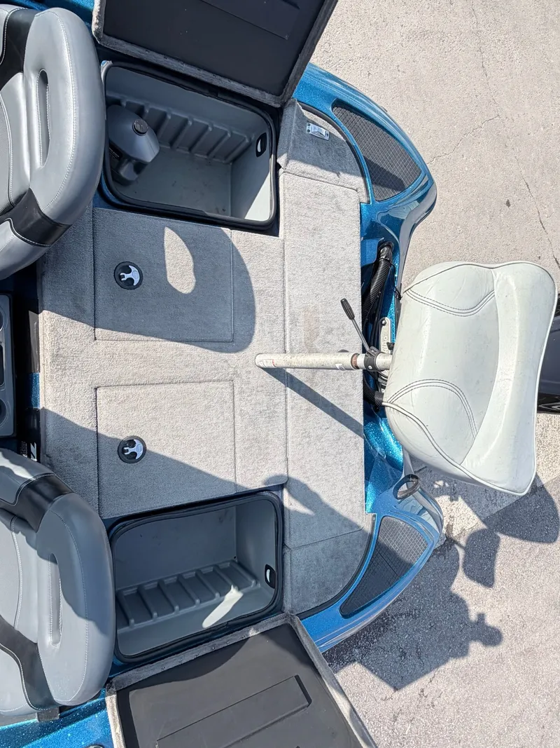 Slide: The Image of Triton Tr-186 2007 - 15