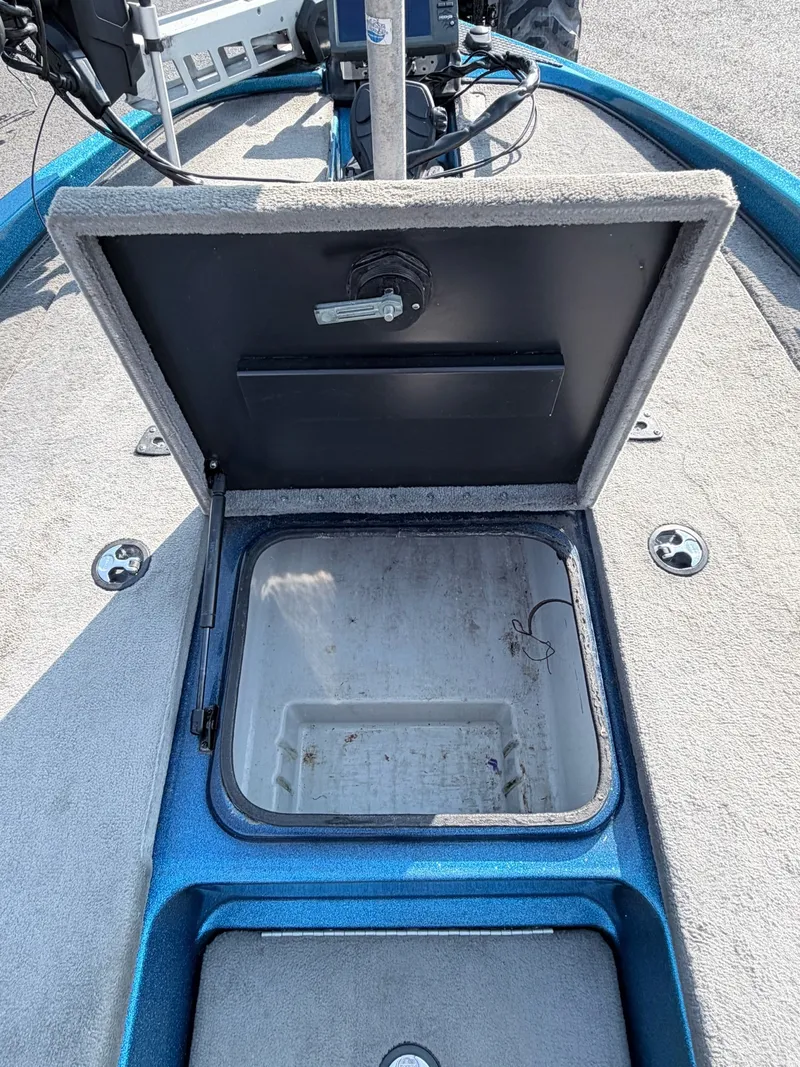 Slide: The Image of Triton Tr-186 2007 - 22