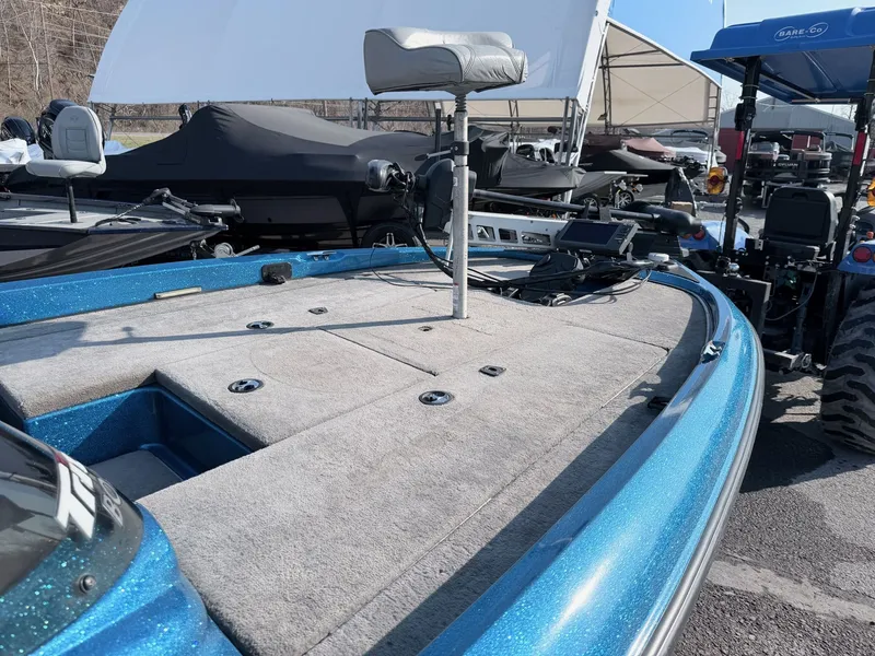 Slide: The Image of Triton Tr-186 2007 - 43