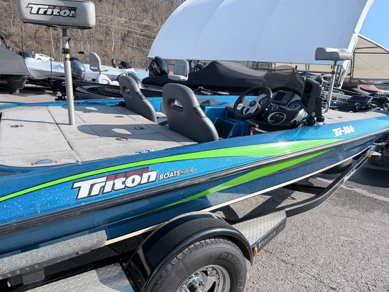 Slide: The Image of Triton Tr-186 2007 - 9