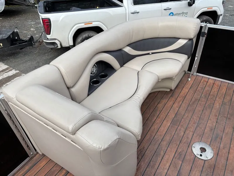 Slide: The Image of Sylvan Mirage Cruise 8522 Entertainer 2016 - 10