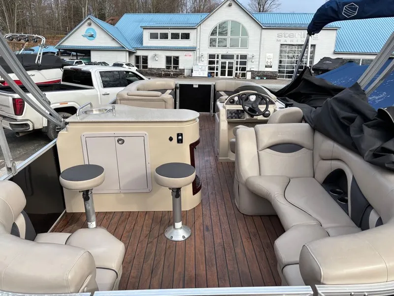 Slide: The Image of Sylvan Mirage Cruise 8522 Entertainer 2016 - 11