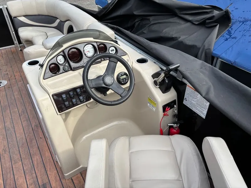 Slide: The Image of Sylvan Mirage Cruise 8522 Entertainer 2016 - 15