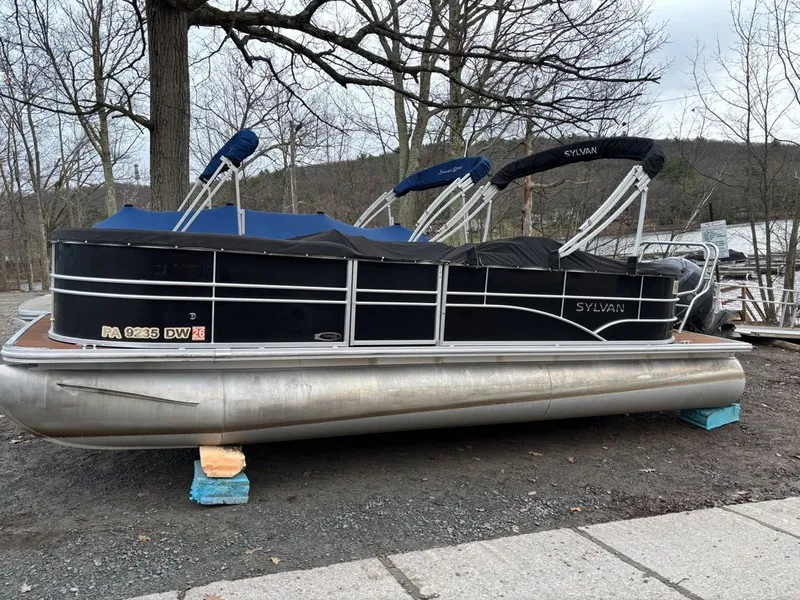 Slide: The Image of Sylvan Mirage Cruise 8522 Entertainer 2016 - 18