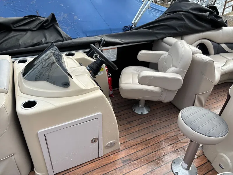 Slide: The Image of Sylvan Mirage Cruise 8522 Entertainer 2016 - 19