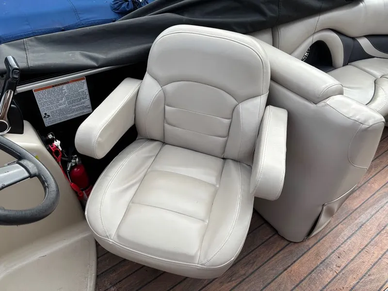 Slide: The Image of Sylvan Mirage Cruise 8522 Entertainer 2016 - 21