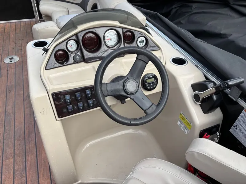 Slide: The Image of Sylvan Mirage Cruise 8522 Entertainer 2016 - 7