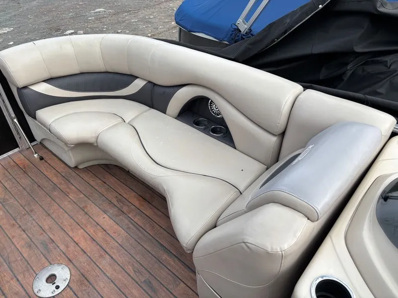 Slide: The Image of Sylvan Mirage Cruise 8522 Entertainer 2016 - 8