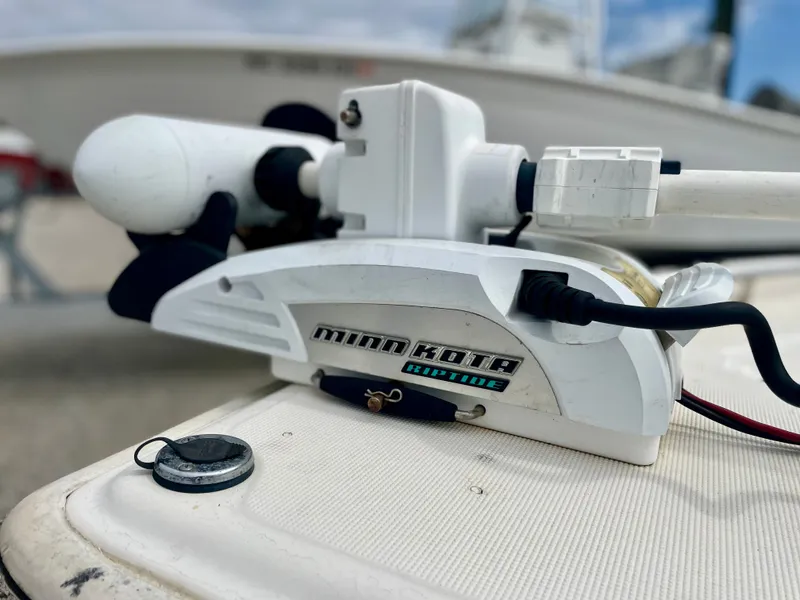 Slide: The Image of Minn Kota Riptide on 2004 Scout Sportfish 160 boat. - 7