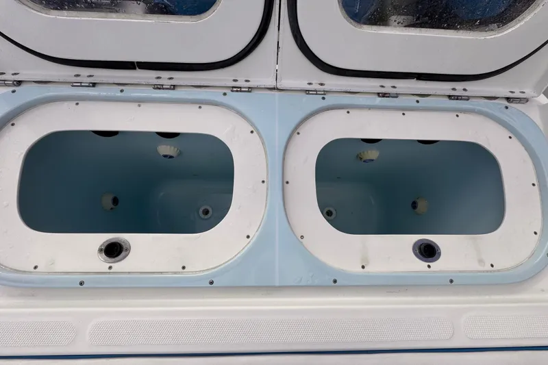 Slide: The Image of Livewell compartments on a 2016 Hydra-Sports 4200 Siesta boat. - 7
