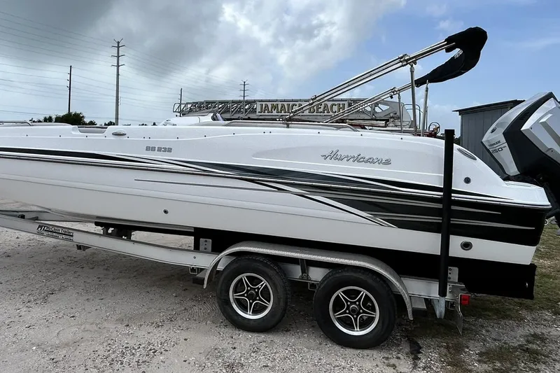 The Image of Hurricane SunDeck Sport 232 OB 2018 - undefined