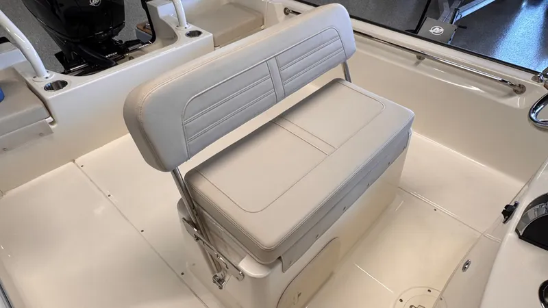 Slide: The Image of Boston Whaler 190 Montauk 2025 - 11