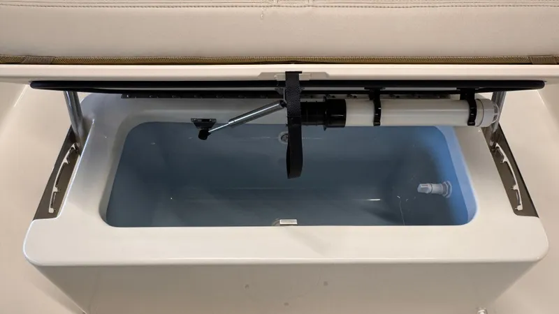 Slide: The Image of Boston Whaler 190 Montauk 2025 - 13