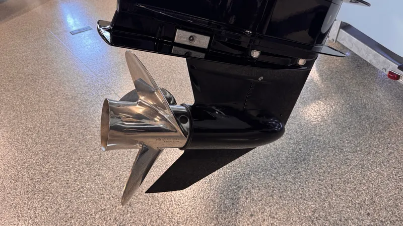 Slide: The Image of Boston Whaler 190 Montauk 2025 - 17