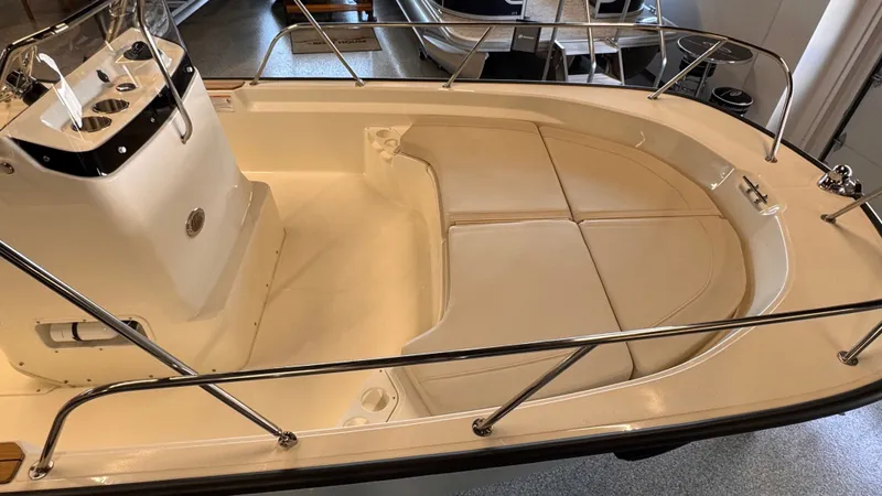 Slide: The Image of Boston Whaler 190 Montauk 2025 - 4