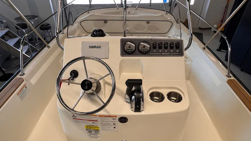 Slide: The Image of Boston Whaler 190 Montauk 2025 - 5