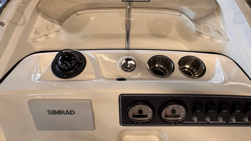 Slide: The Image of Boston Whaler 190 Montauk 2025 - 6