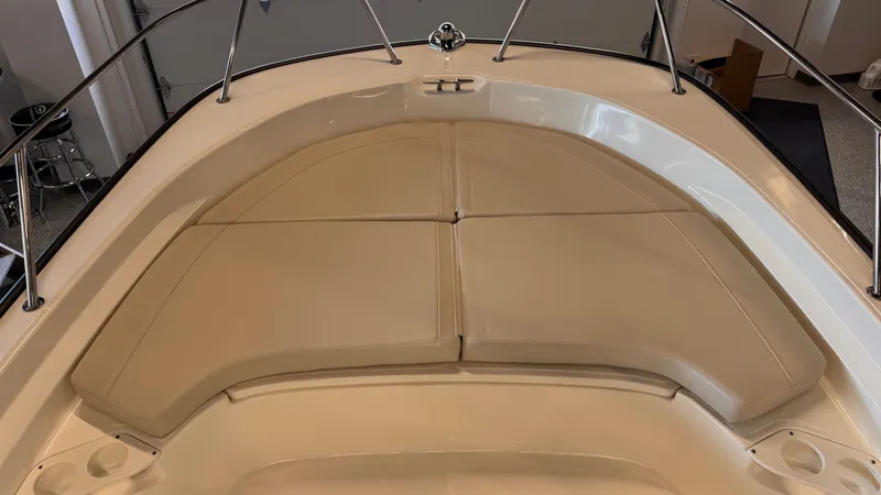 Slide: The Image of Boston Whaler 190 Montauk 2025 - 7