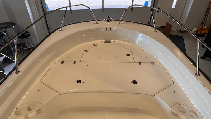 Slide: The Image of Boston Whaler 190 Montauk 2025 - 8
