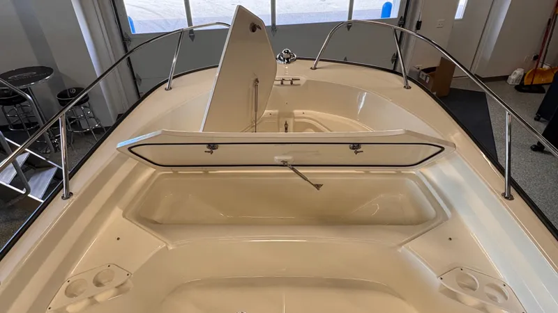 Slide: The Image of Boston Whaler 190 Montauk 2025 - 9