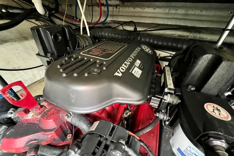 Slide: The Image of Volvo Penta engine in a 2007 Larson Cabrio 310 boat, detailed view. - 53