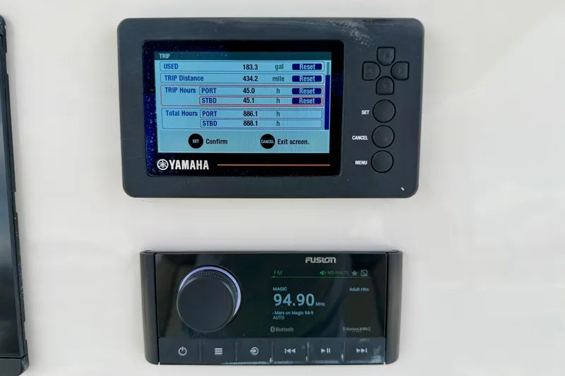 Slide: The Image of Yamaha and Fusion displays on a 2021 Key West 263 FS boat dashboard. - 16
