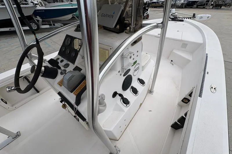 Slide: The Image of Interior view of a 2000 Kenner 21 VISION boat with steering console and controls. - 20