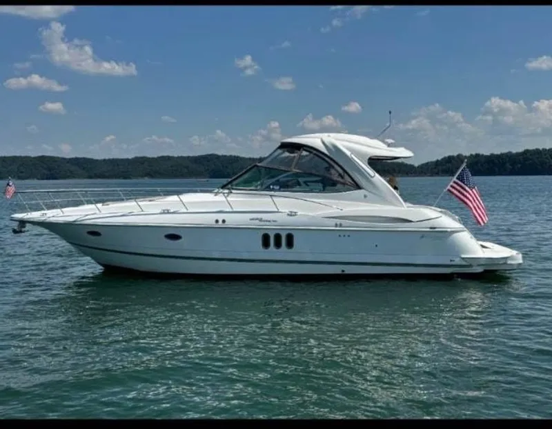 The Image of Cruisers 420 Express 2009 - 0