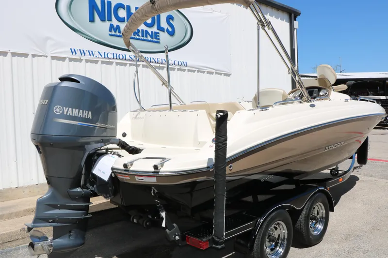 Slide: The Image of 2015 Stingray 192 SC boat with Yamaha engine at Nichols Marine dealership. - 8