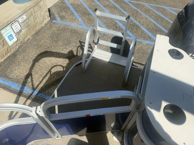 Slide: The Image of G3 V322 RF SunCruiser 2016 - 24