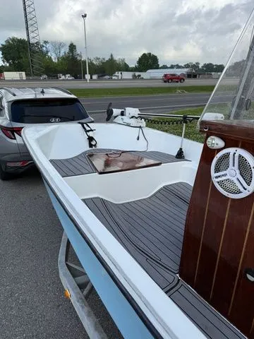 Slide: The Image of Boston Whaler 17 Montauk 1978 - 3