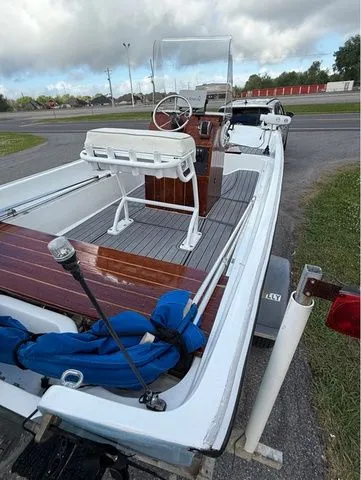 Slide: The Image of Boston Whaler 17 Montauk 1978 - 9