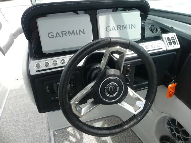 Slide: The Image of Crownline Boats 270 XSS 2024 - 15