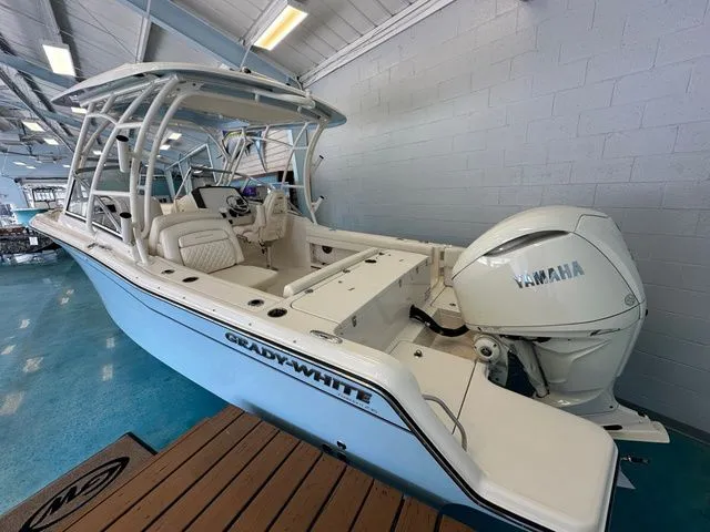 Slide: The Image of Grady-White Freedom 235 2026 - 13