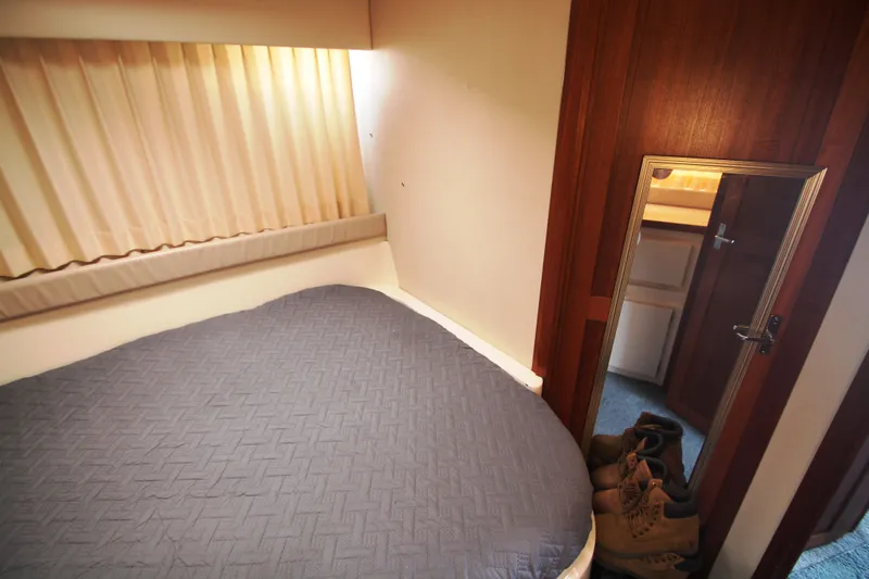 Slide: The Image of Interior of 1996 Carver 330 Mariner with bed and mirror. - 41