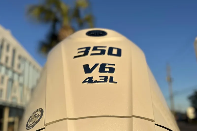 Slide: The Image of Outboard motor with "350 V6 4.3L" text, 2026 Pathfinder 2600 TRS model. - 27