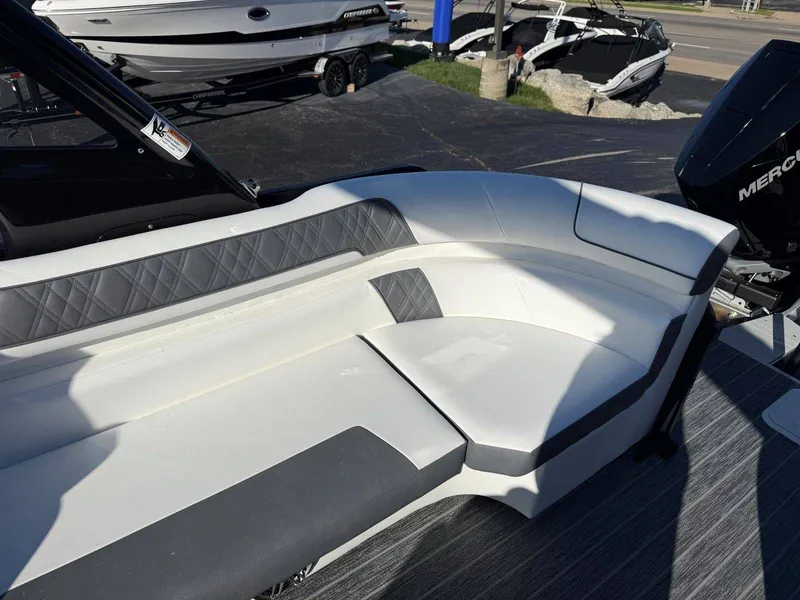 Slide: The Image of Premier 270 Supersport RF 2026 - 17