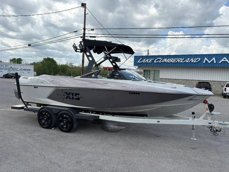 Slide: The Image of 2017 Axis T23 boat on trailer at Lake Cumberland Marina. - 18
