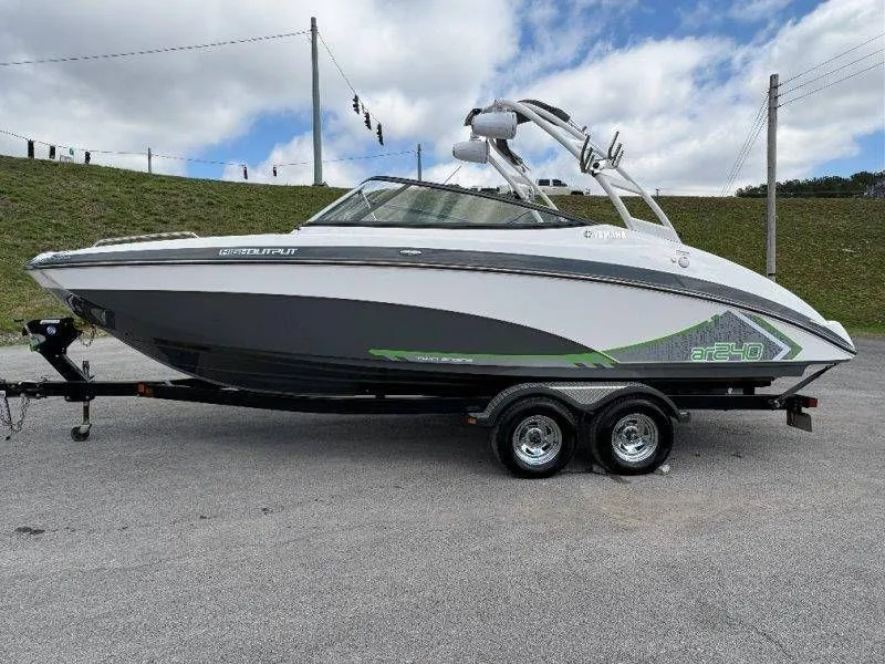 Slide: The Image of 2016 Yamaha AR240 boat on trailer, side view. - 10
