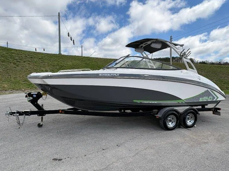 Slide: The Image of 2016 Yamaha AR240 boat on trailer, side view. - 11