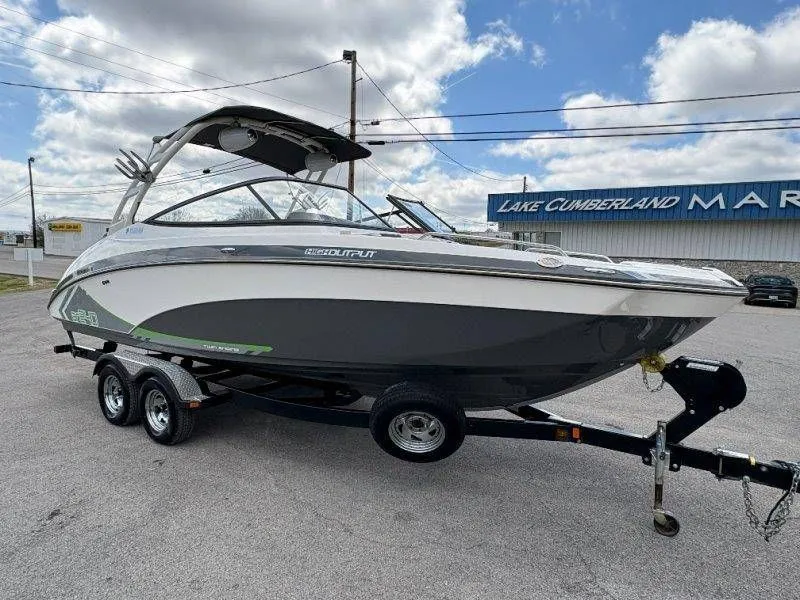 Slide: The Image of 2016 Yamaha AR240 boat on trailer at Lake Cumberland Marina. - 18